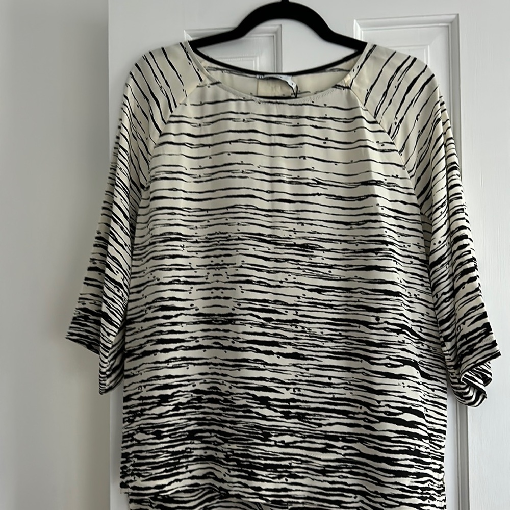 100% silk NWT Vince top! Excellent ❤️❤️❤️